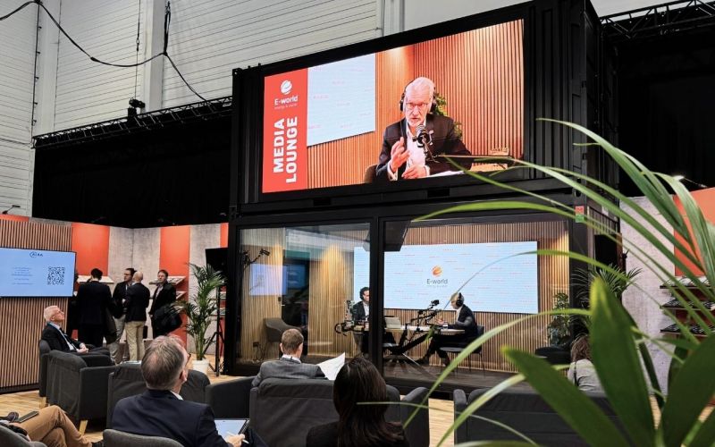 Messe Podcast-Container mit Media-Lounge