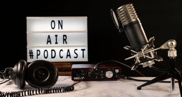 Podcast produzieren lassen oder selbst machen?